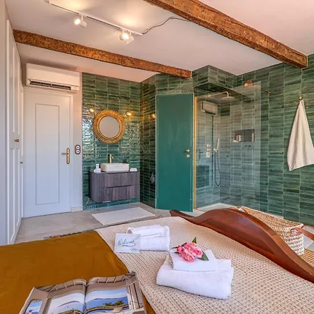 Grand Terrace Flat - Happy Διαμέρισμα *