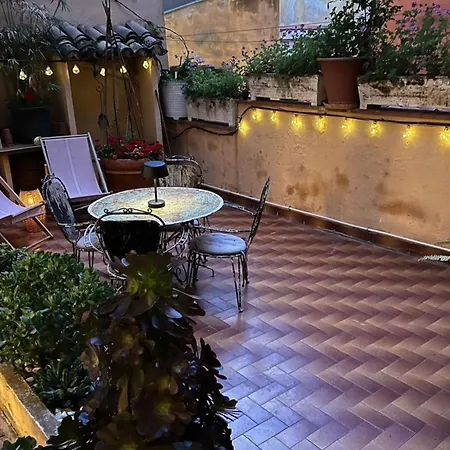 Апартаменты Charming Terrace Old Town - Happy