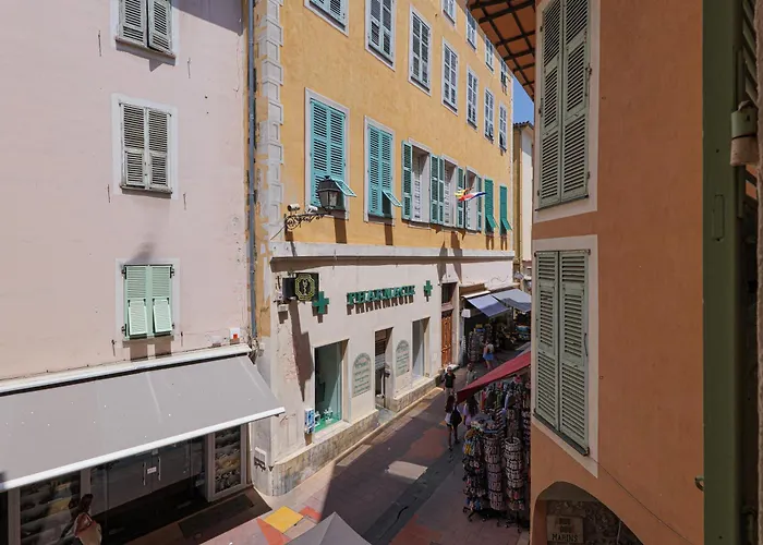 Grand Terrace Flat - Happy