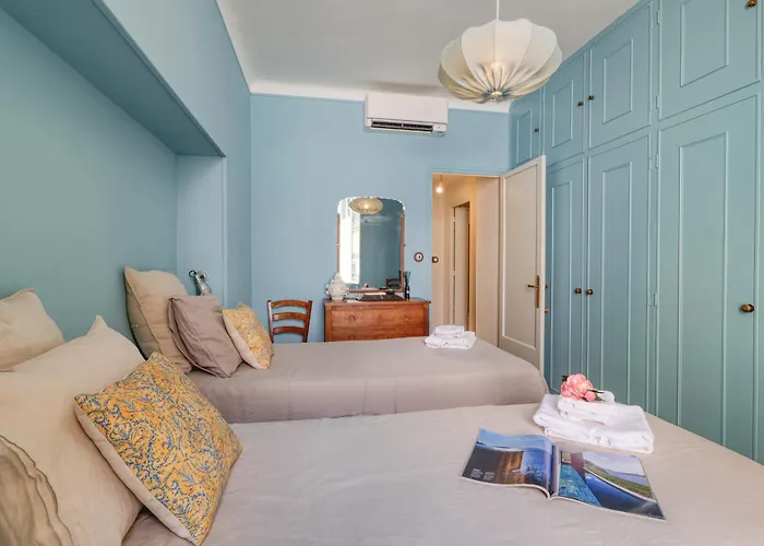 Grand Terrace Flat - Happy