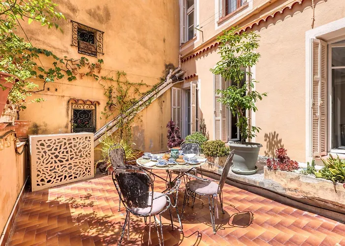 Grand Terrace Flat - Happy *