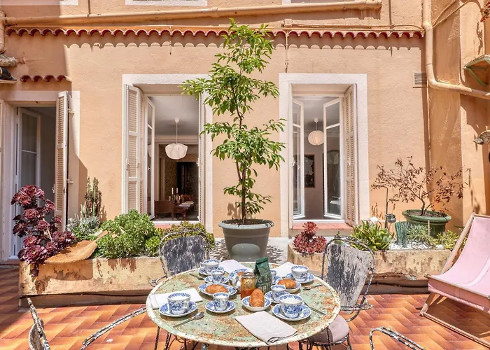 Grand Terrace Flat - Happy